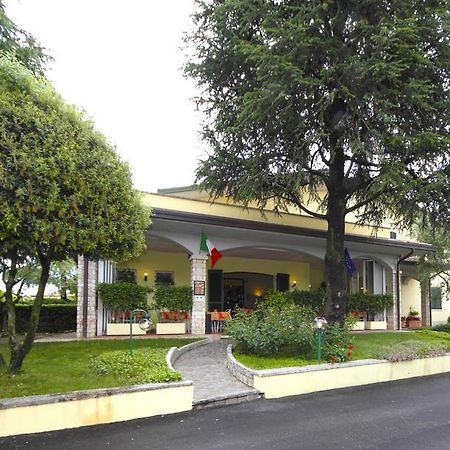 דסנזאנו דל גארדה Albergo La Quiete מראה חיצוני תמונה